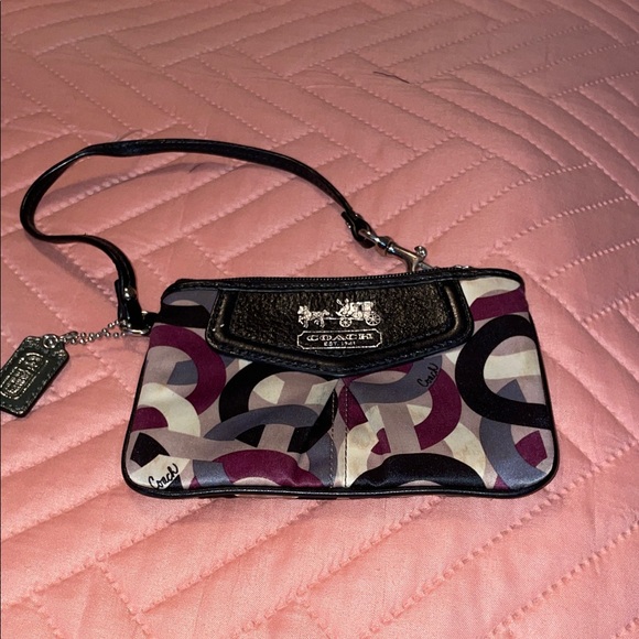 Coach Wristlet With Hang Tag Great Condition - Picture 1 of 6